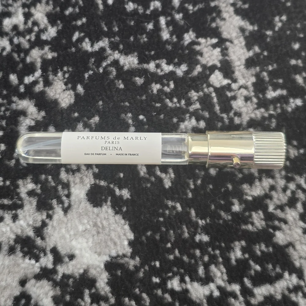 Delina by Parfums de Marly Eau de Parfum Scentbird Travel Spray .27 Fl Oz - Picture 3 of 8